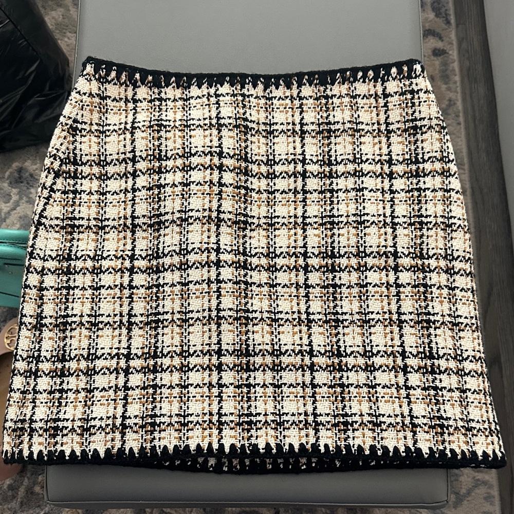 Veronica Beard Cream and Black Pencil Mini Skirt